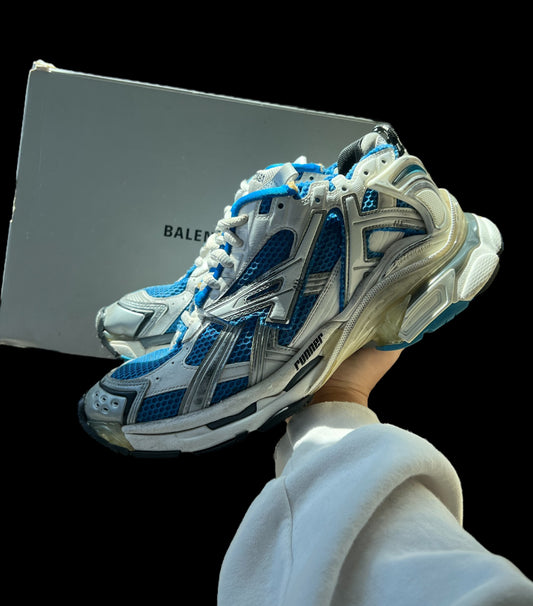 Preowned White/Blue Balenciaga Runners size 43 (fits 10-10.5)