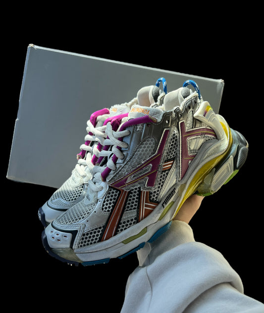 Preowned Multi-Color Balenciaga Runners size 39 (fits 7-7.5)