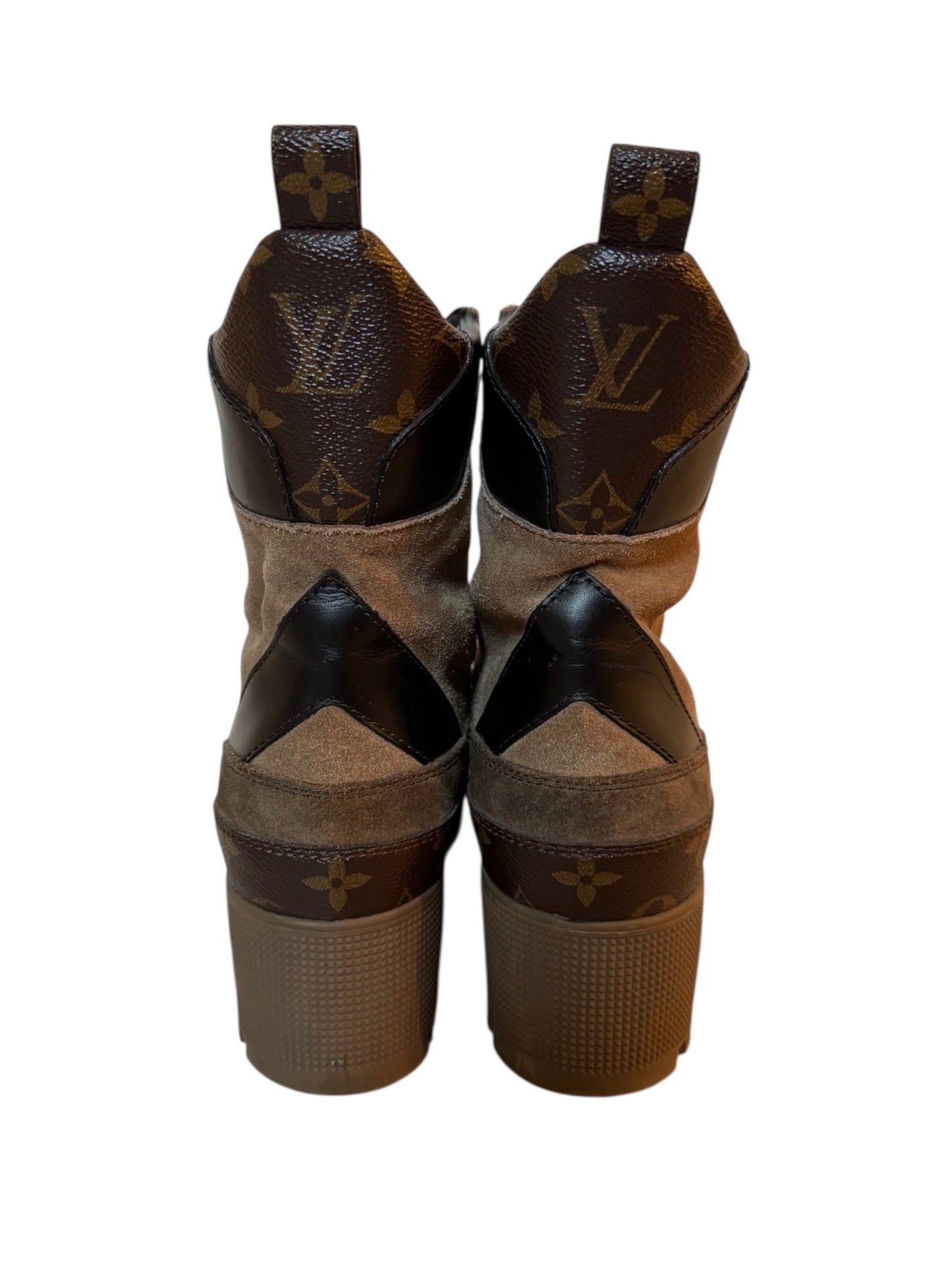 Preowned LV Suede Calfskin Monogram Laureate Platform Desert Boots Taupe size 39 (fits 8.5W-9W)
