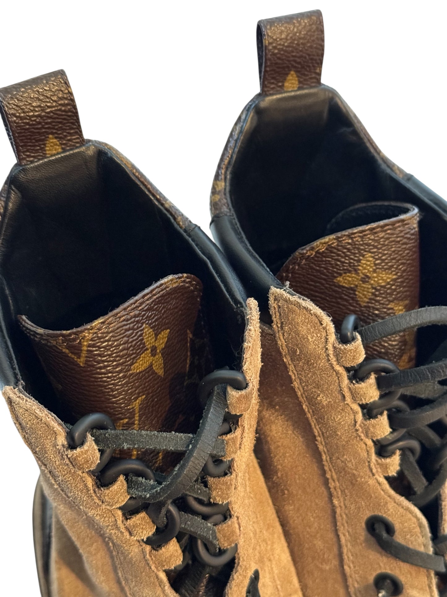 Preowned LV Suede Calfskin Monogram Laureate Platform Desert Boots Taupe size 39 (fits 8.5W-9W)