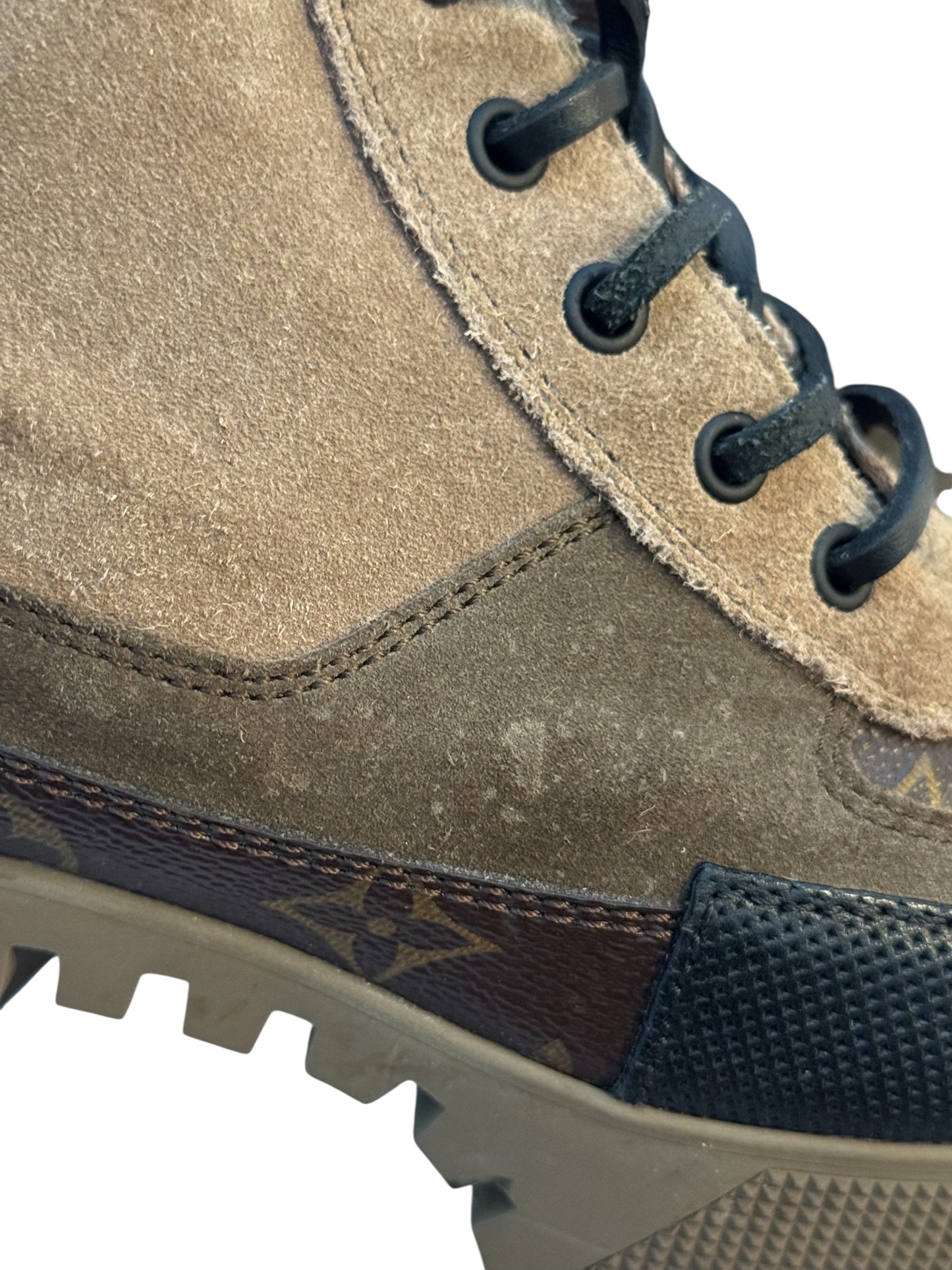 Preowned LV Suede Calfskin Monogram Laureate Platform Desert Boots Taupe size 39 (fits 8.5W-9W)