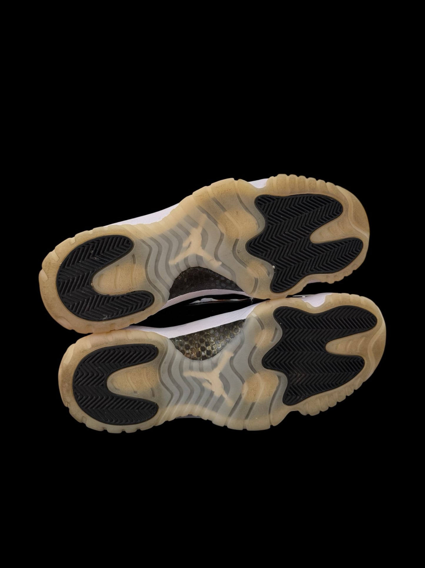 Preowned Gratitude 11s size 11