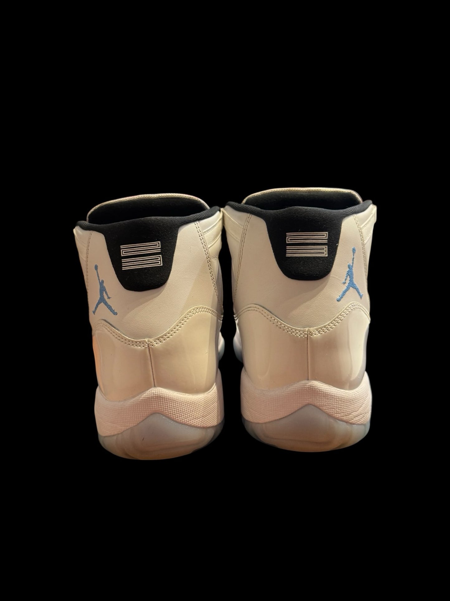 Preowned Legend Blue 11s size 11