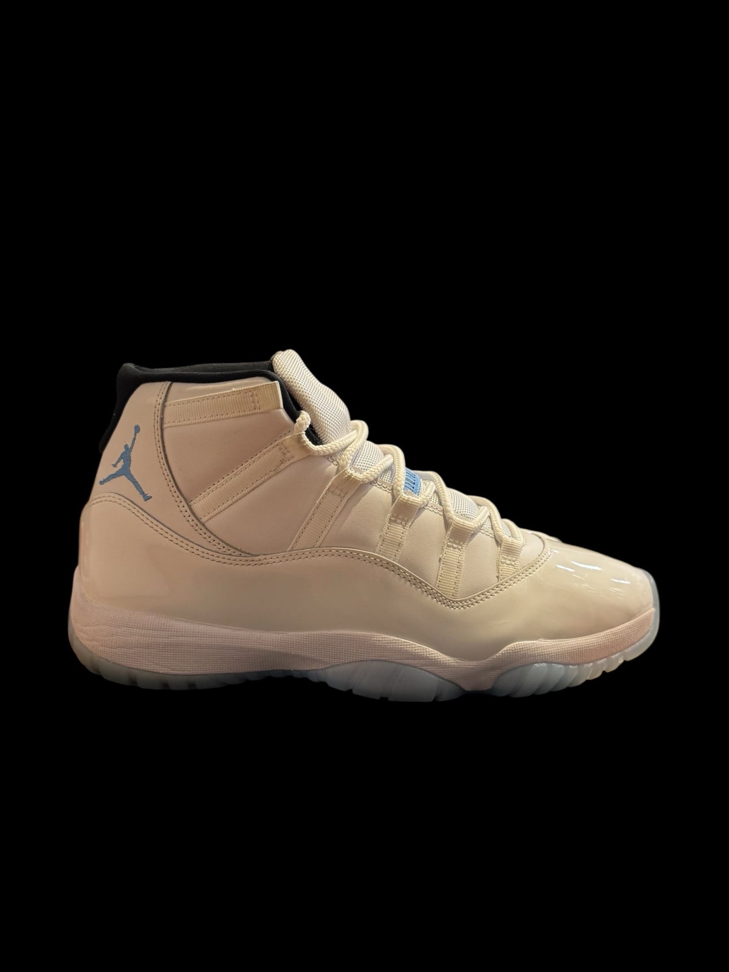 Preowned Legend Blue 11s size 11