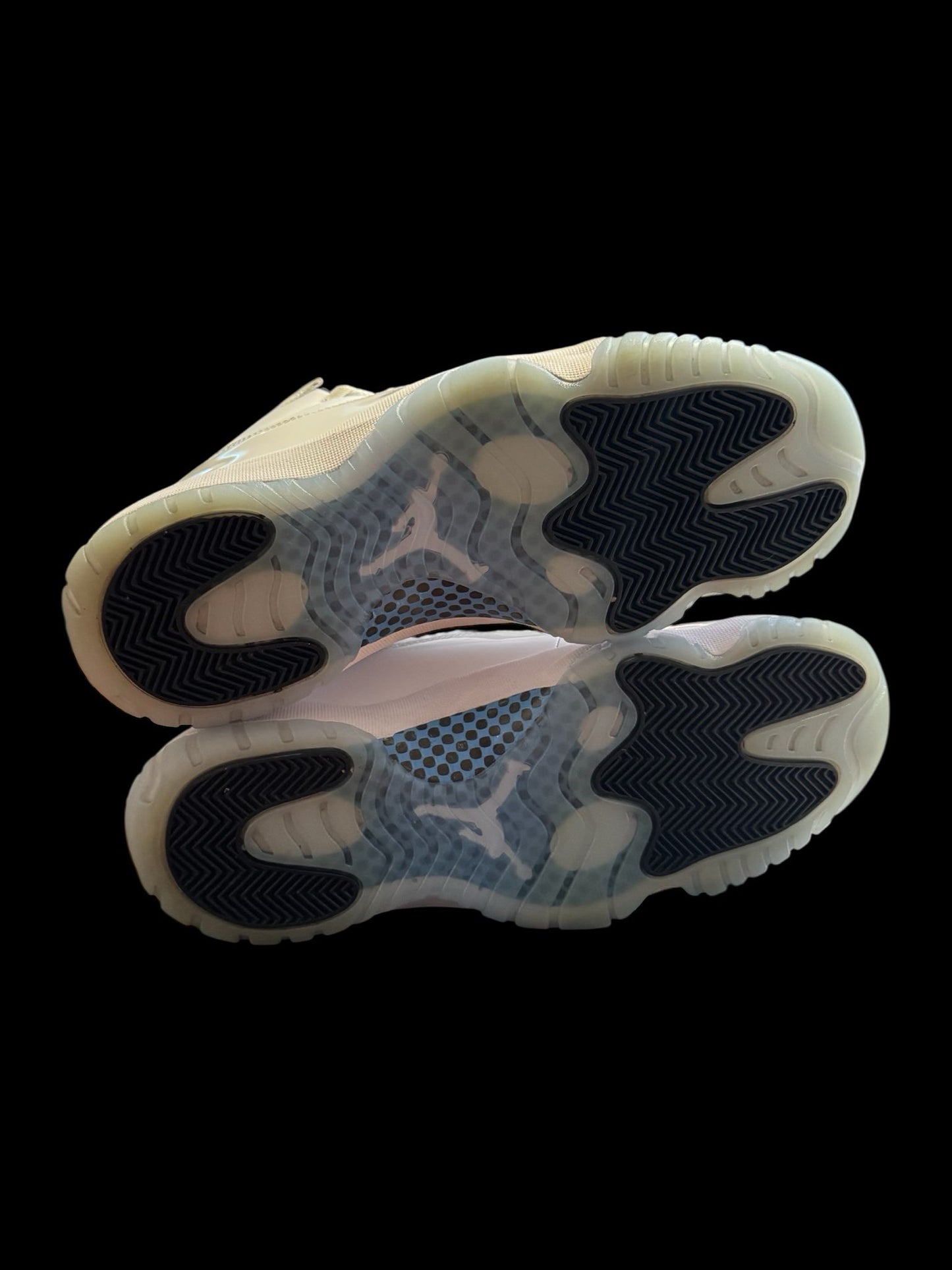 Preowned Legend Blue 11s size 11