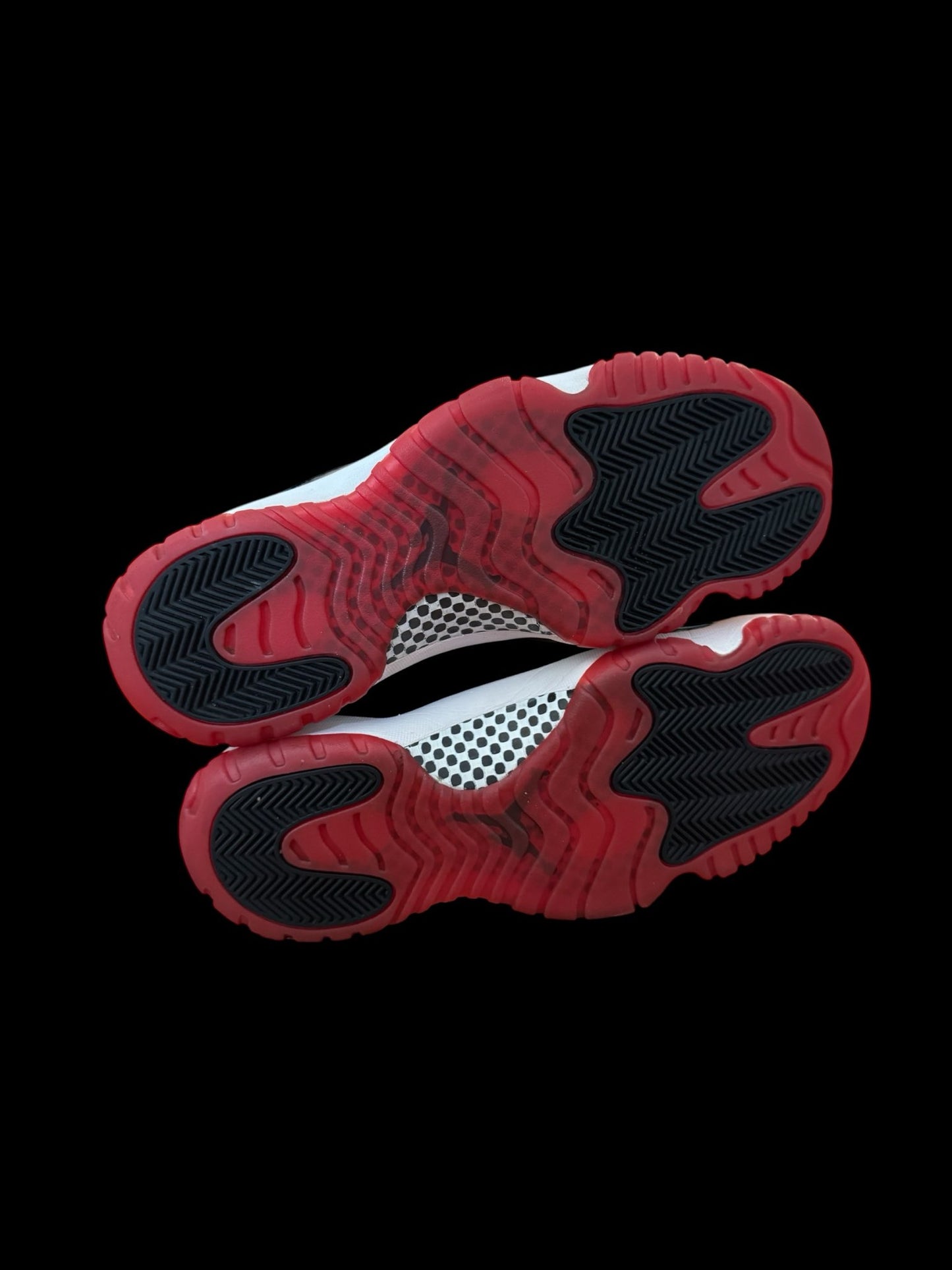 Preowned Bred 11s size 11