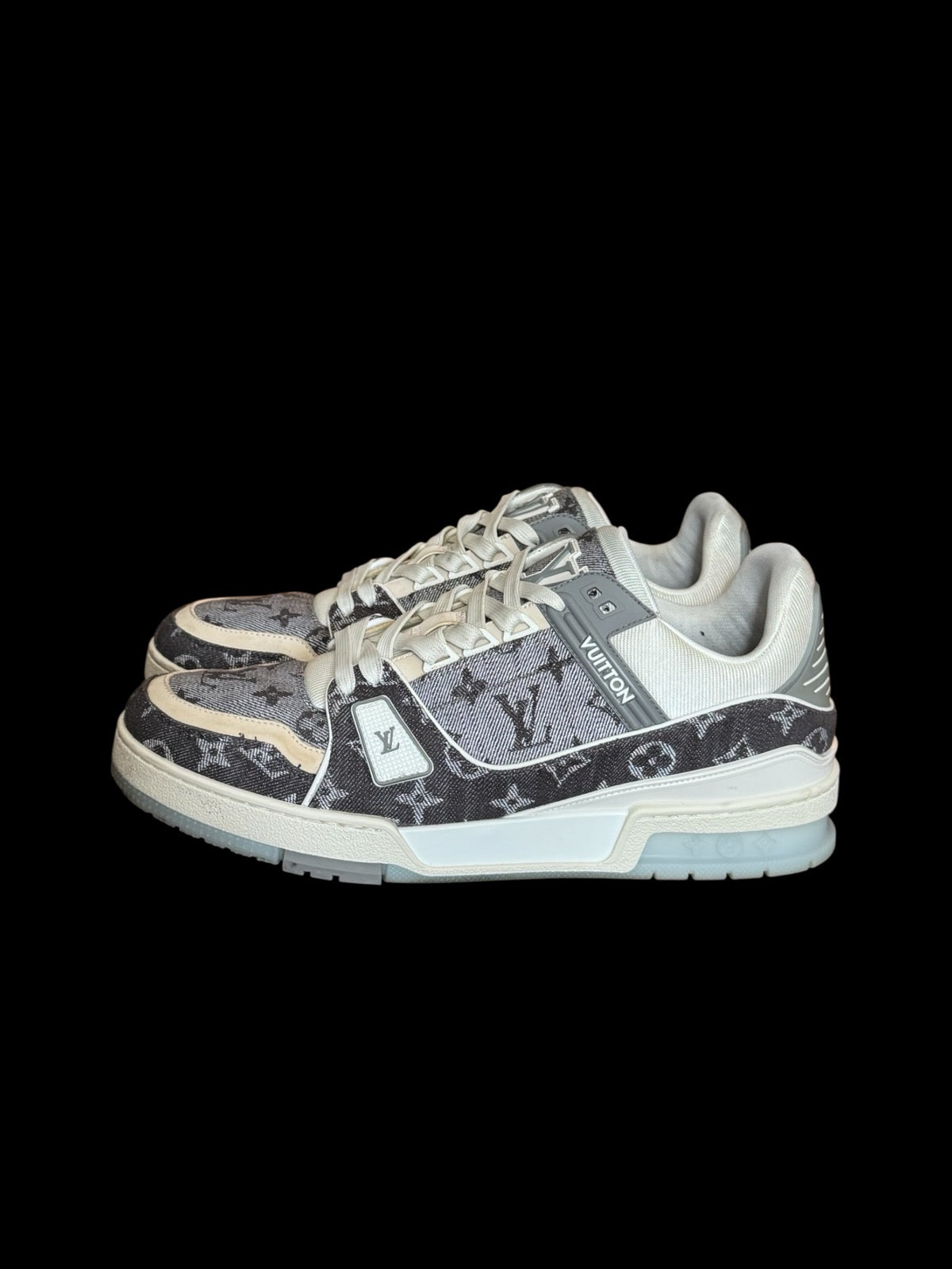 Preowned Monogram Grey LV Trainers size 9 (fits 10.5-11)