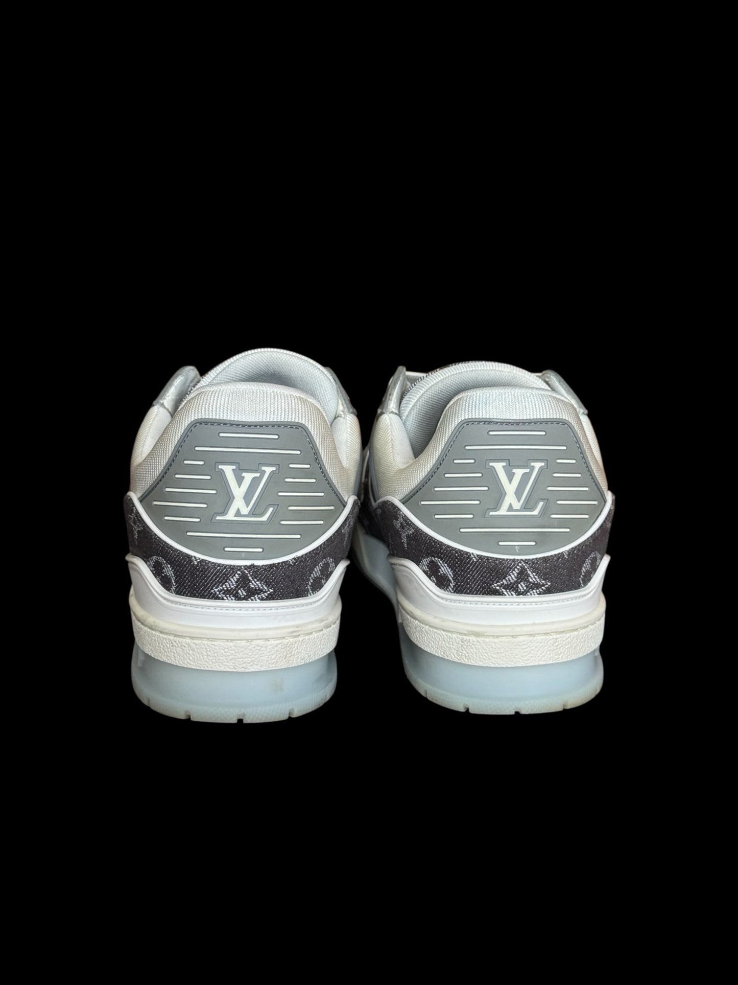 Preowned Monogram Grey LV Trainers size 9 (fits 10.5-11)