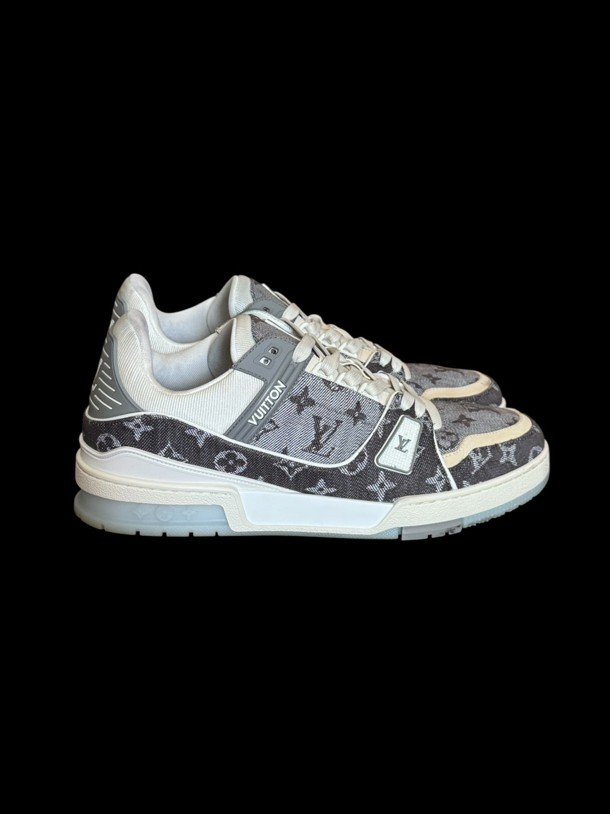 Preowned Monogram Grey LV Trainers size 9 (fits 10.5-11)