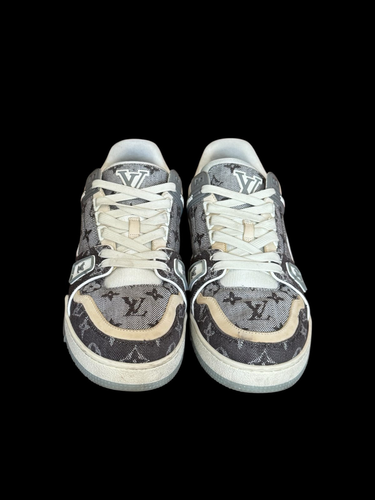 Preowned Monogram Grey LV Trainers size 9 (fits 10.5-11)