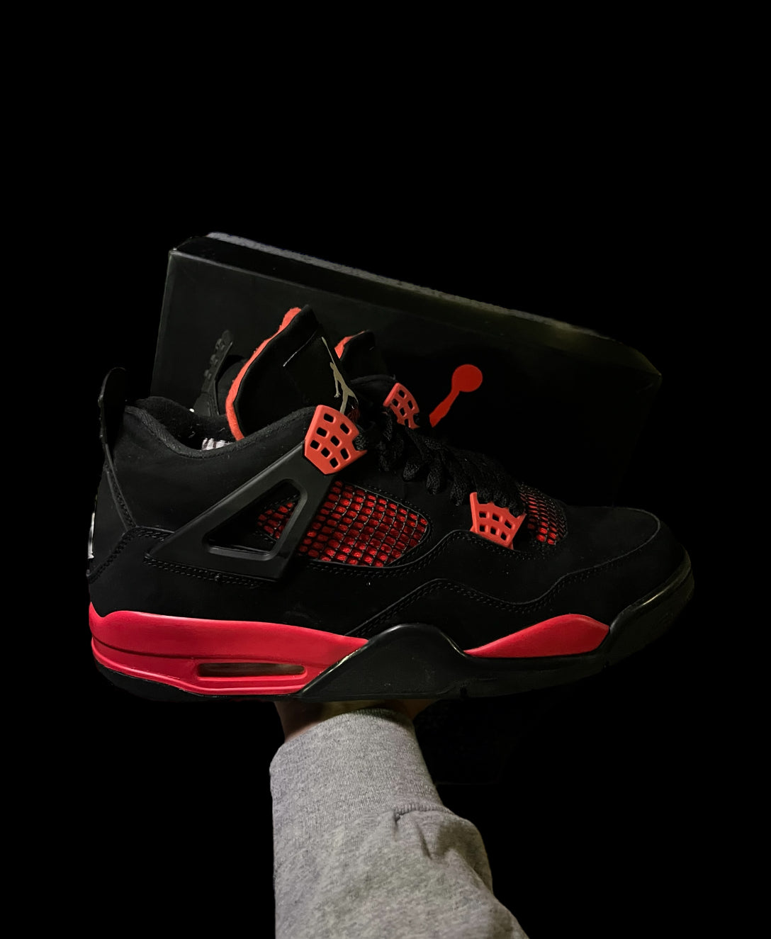 Preowned Red Thunder 4s size 11