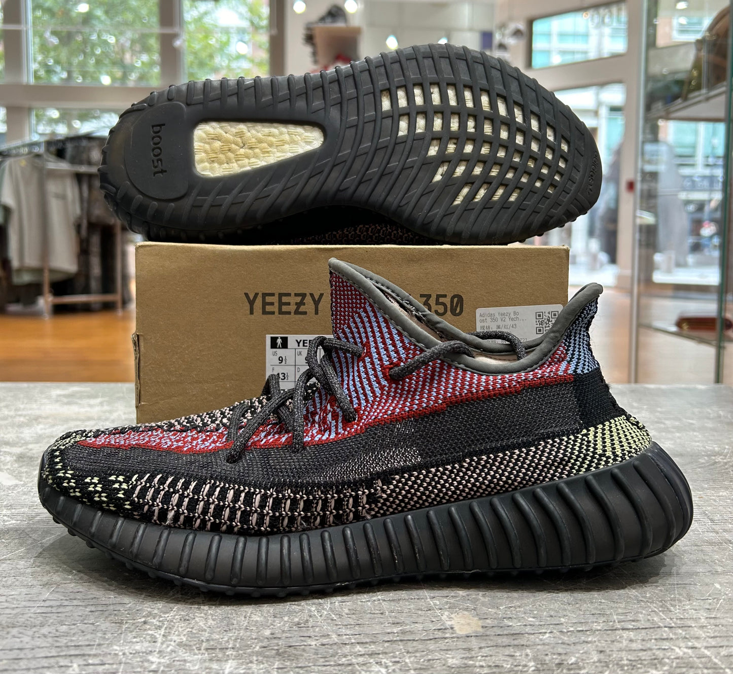 Preowned Yeezy 350 Yechil Size 9.5