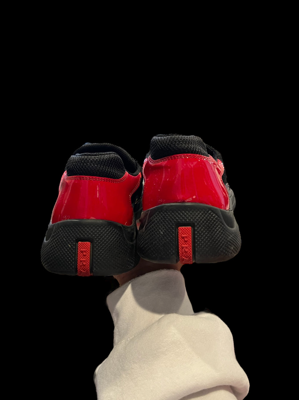 Preowned Navy Blue/Red America’s Prada cups size 9 (fits 10-11)