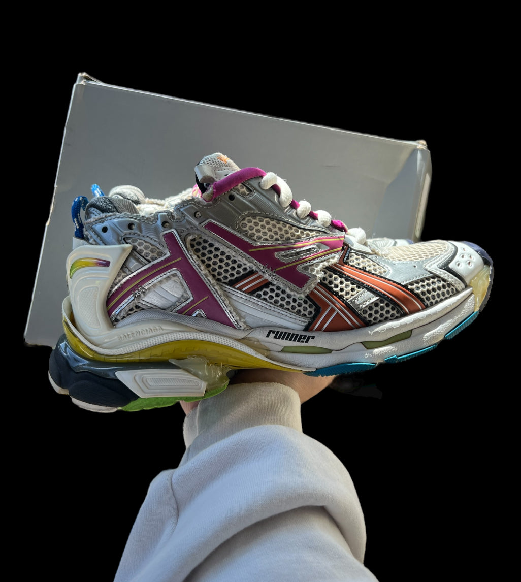 Preowned Multi-Color Balenciaga Runners size 39 (fits 7-7.5)