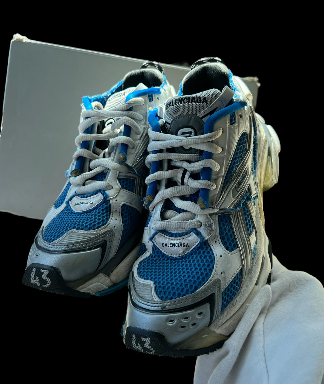 Preowned White/Blue Balenciaga Runners size 43 (fits 10-10.5)