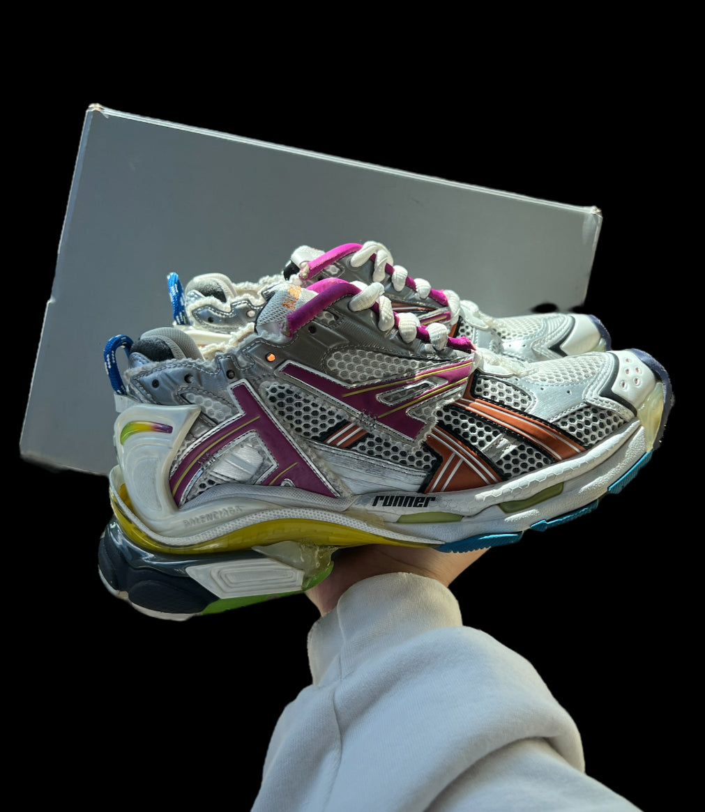 Preowned Multi-Color Balenciaga Runners size 39 (fits 7-7.5)