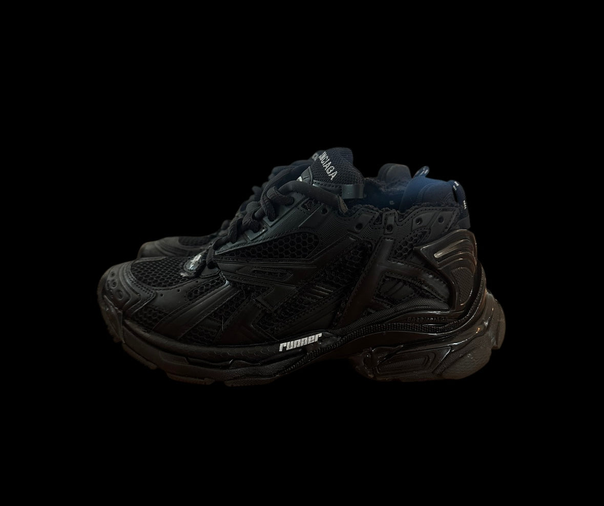 Preowned Black Balenciaga Runners size 38 (fits 6.5-7)