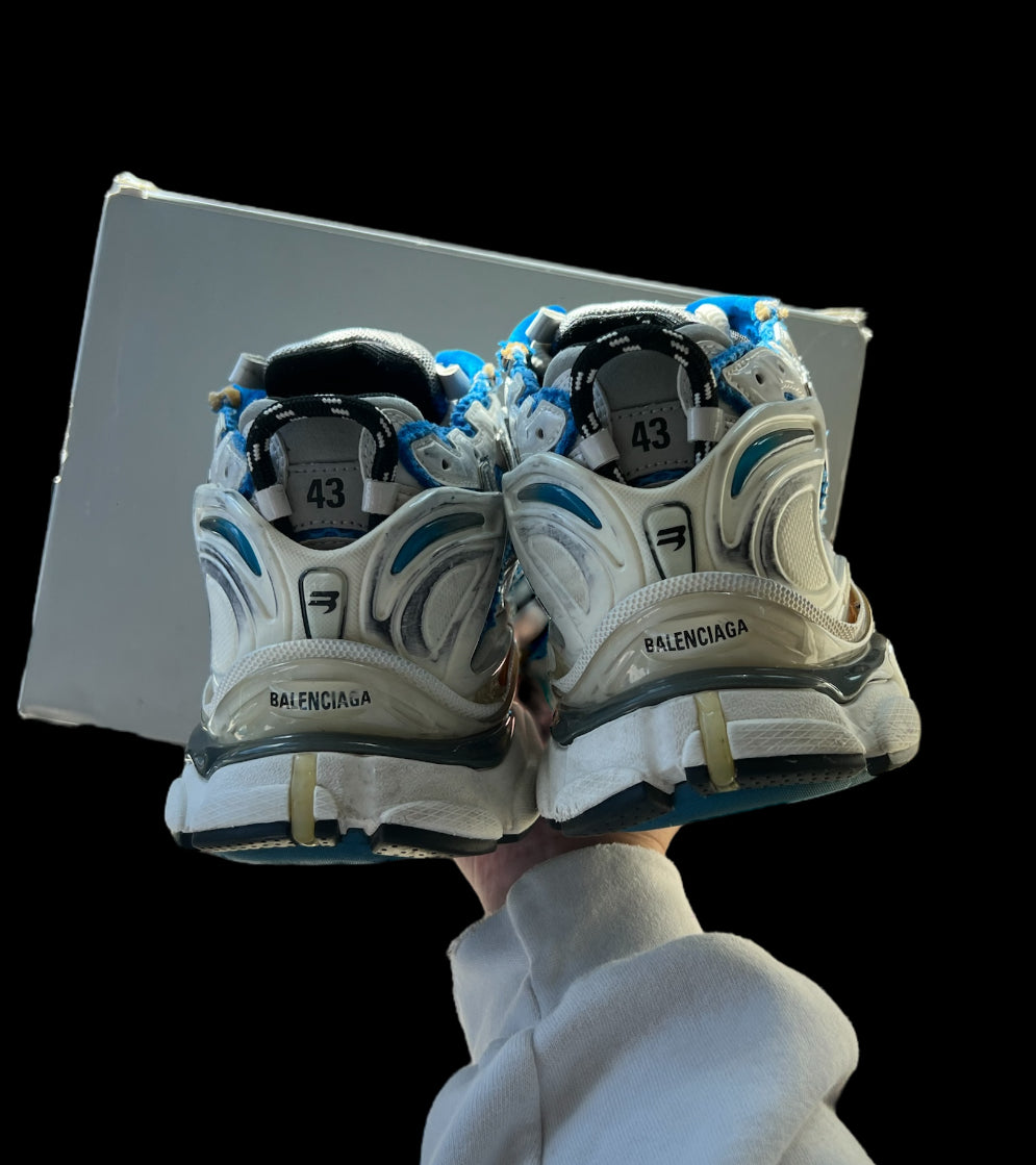 Preowned White/Blue Balenciaga Runners size 43 (fits 10-10.5)