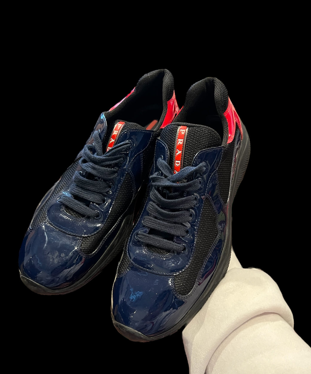 Preowned Navy Blue/Red America’s Prada cups size 9 (fits 10-11)