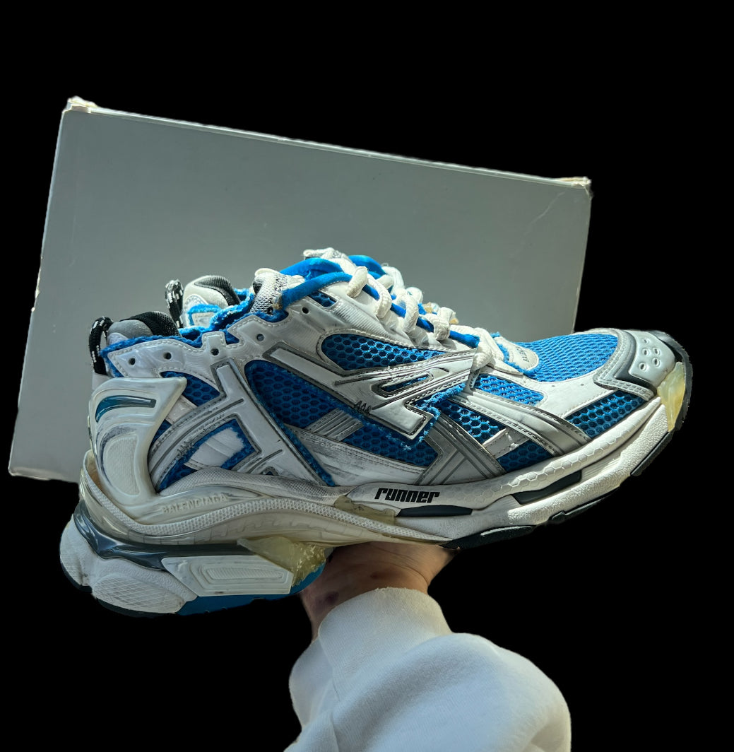 Preowned White/Blue Balenciaga Runners size 43 (fits 10-10.5)