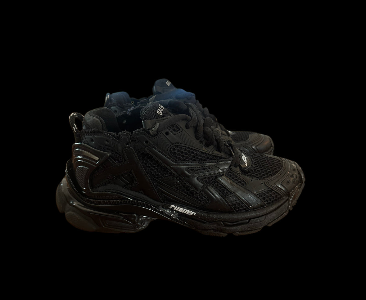 Preowned Black Balenciaga Runners size 38 (fits 6.5-7)