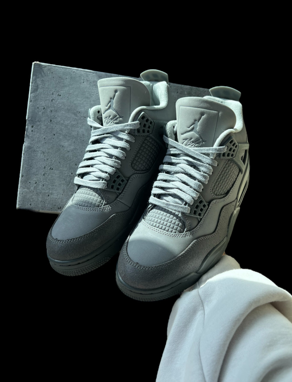 Preowned Wet Cement 4s size 7.5