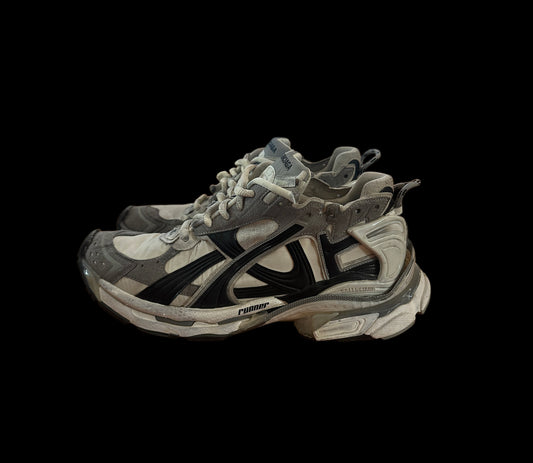 Preowned Black/White Balenciaga Runners size 45 (fits 12-13)