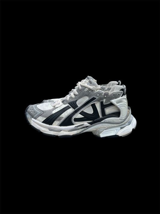 Preowned Black/White Balenciaga Runners size 45 (fits 12-13)