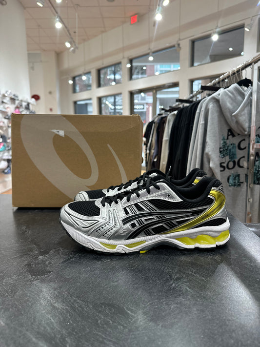 Preowned Black/Yellow Kayano 14s size 11