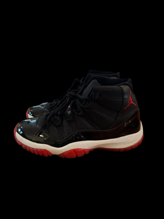 Preowned Bred 11s size 8