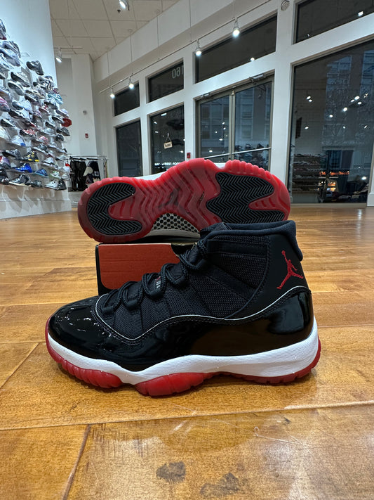 Preowned Bred 11s size 9.5