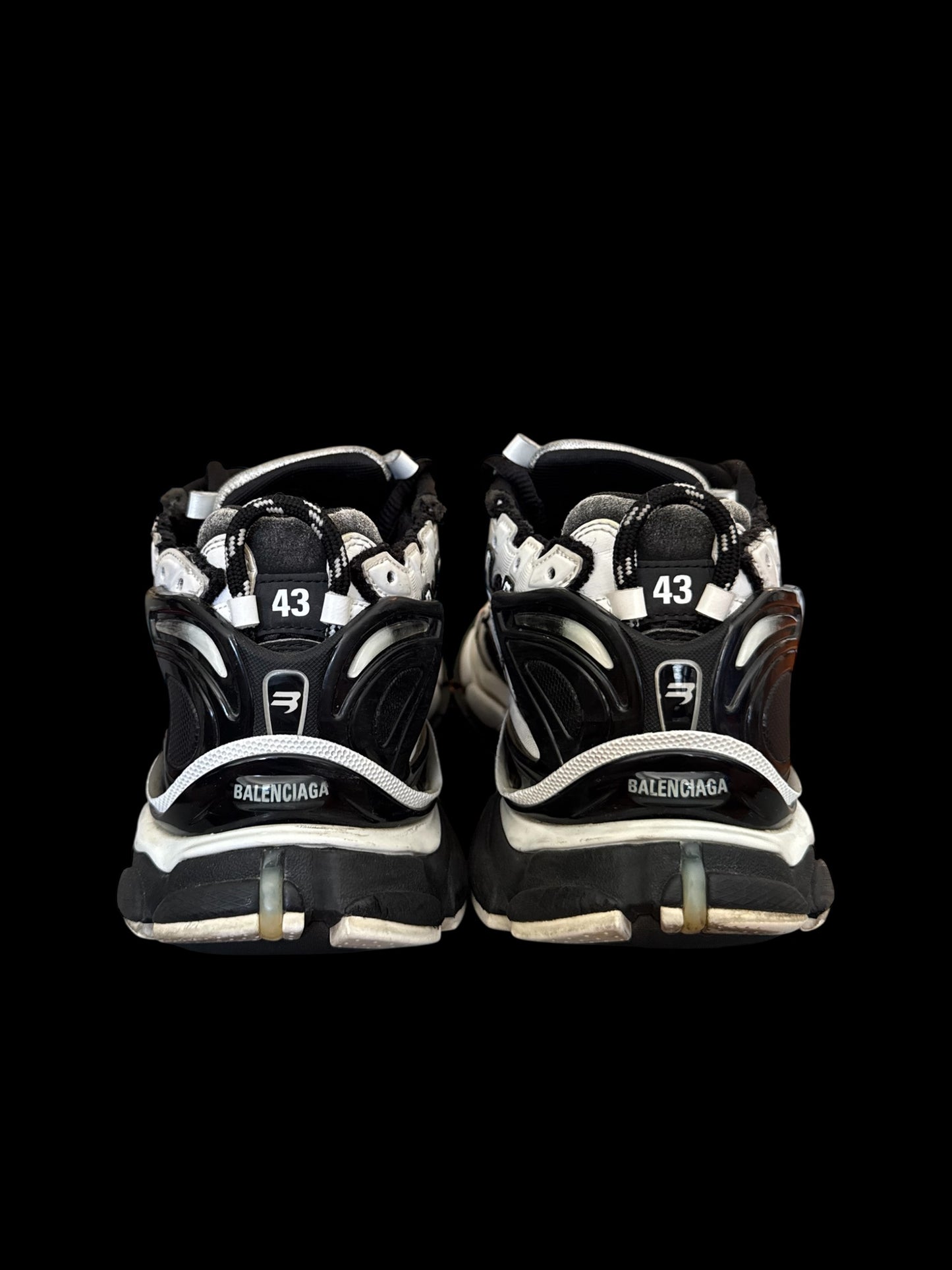 Preowned Black/White Balenciaga Runners size 43 (fits 10-10.5)