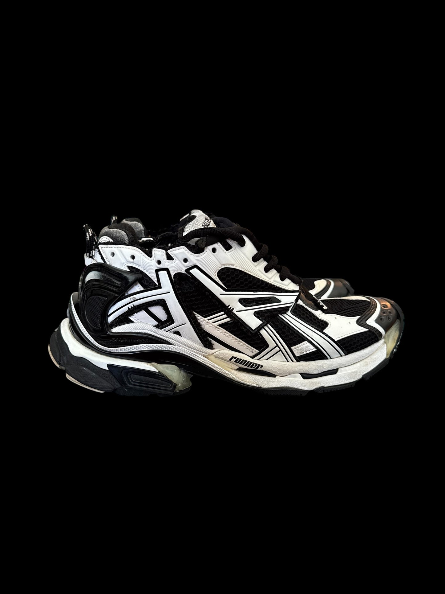 Preowned Black/White Balenciaga Runners size 43 (fits 10-10.5)