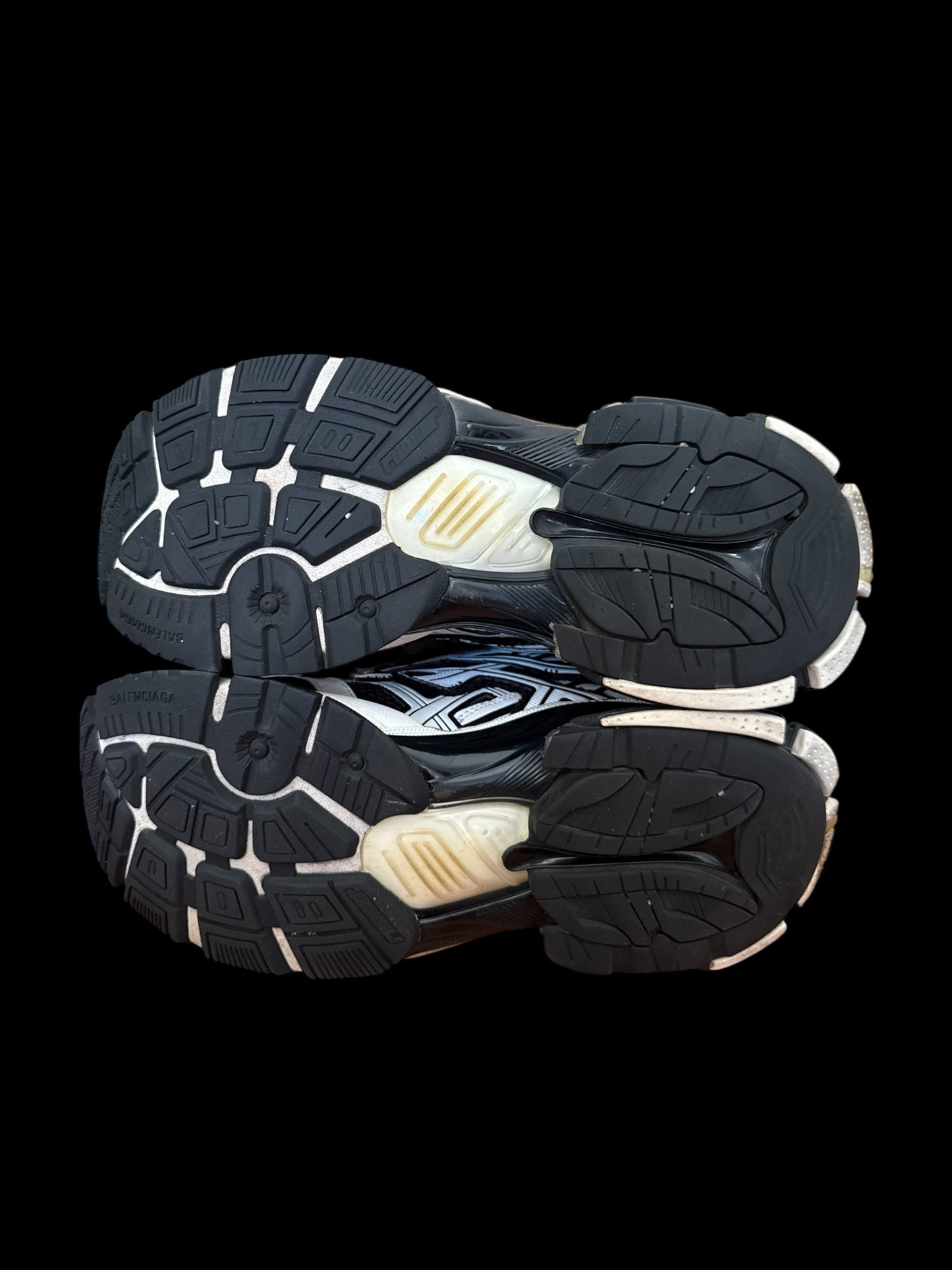 Preowned Black/White Balenciaga Runners size 43 (fits 10-10.5)