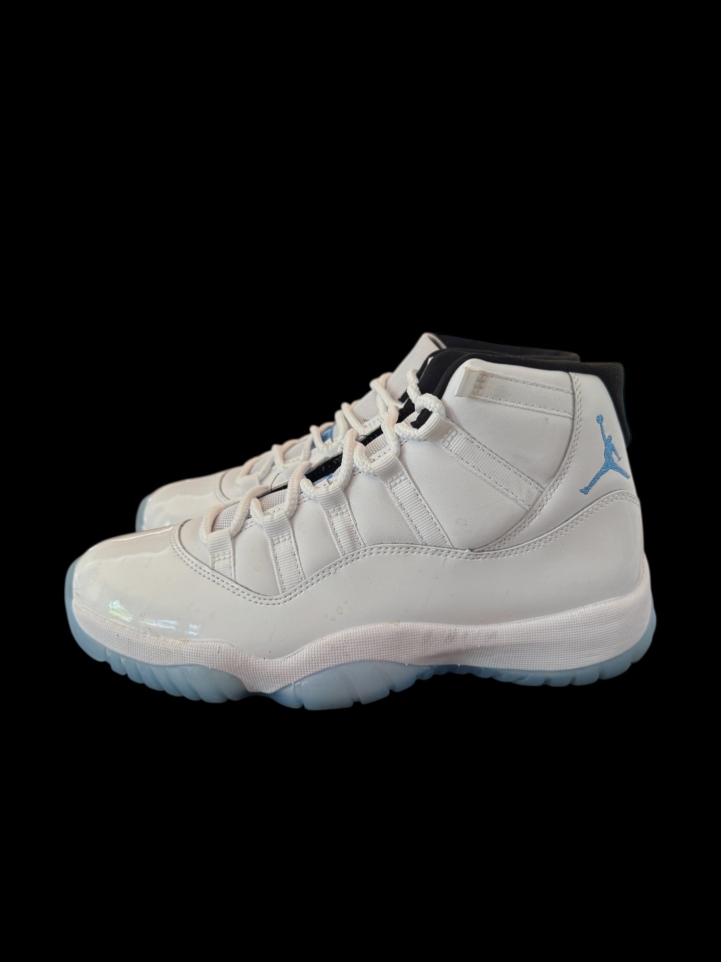 Preowned Legend Blue 11s size 9