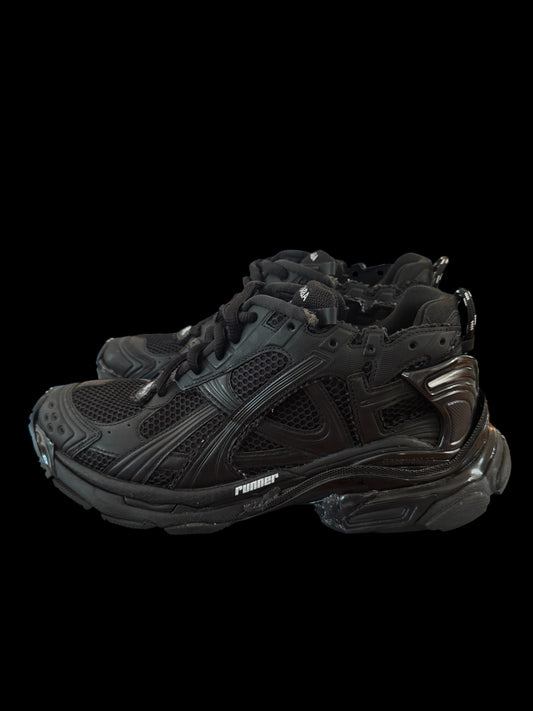 Preowned Black Balenciaga Runners size 44 (fits 11-11.5)